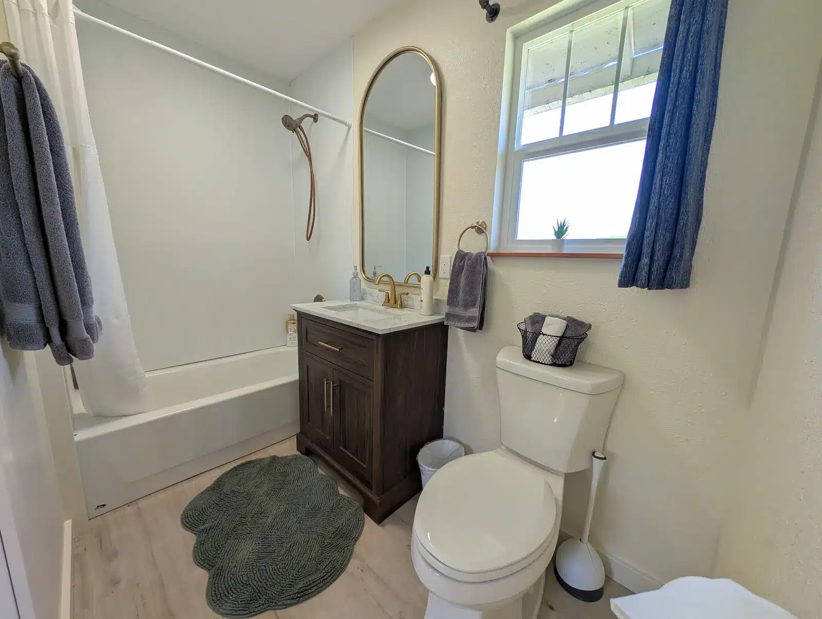 Sequim Studio w/Hot Tub 4 rm_Studio_Rental_4
