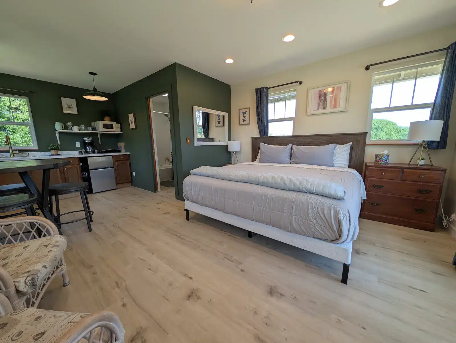 Sequim Studio w/Hot Tub 9 rm_Studio_Rental_9