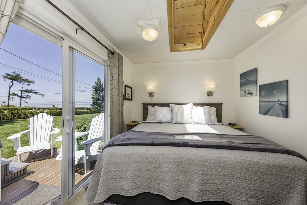 Lavender Suite at One of top Sequim Hotels near the Olympic Game Farm